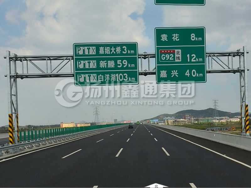 LMJ-029，桁架式標(biāo)志牌龍門架