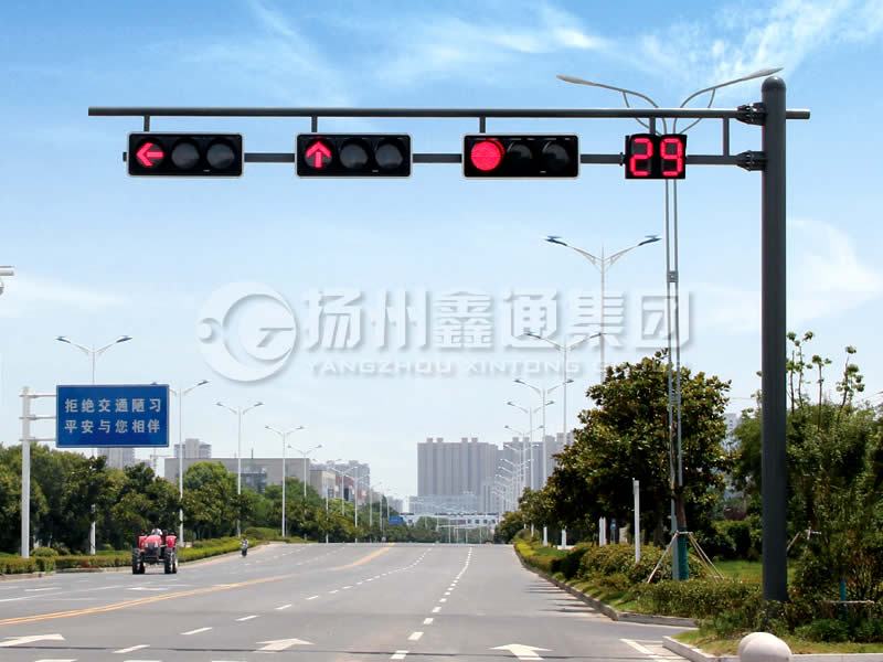 XHDG-002，F(xiàn)型懸臂信號(hào)燈桿